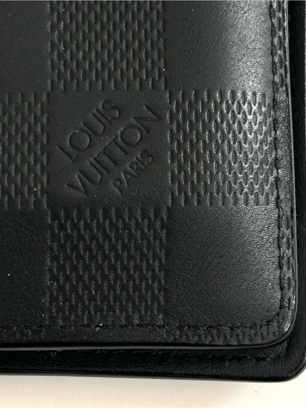 Louis Vuitton Men's Black Leather Multiple Wallet - Picture 2 of 11